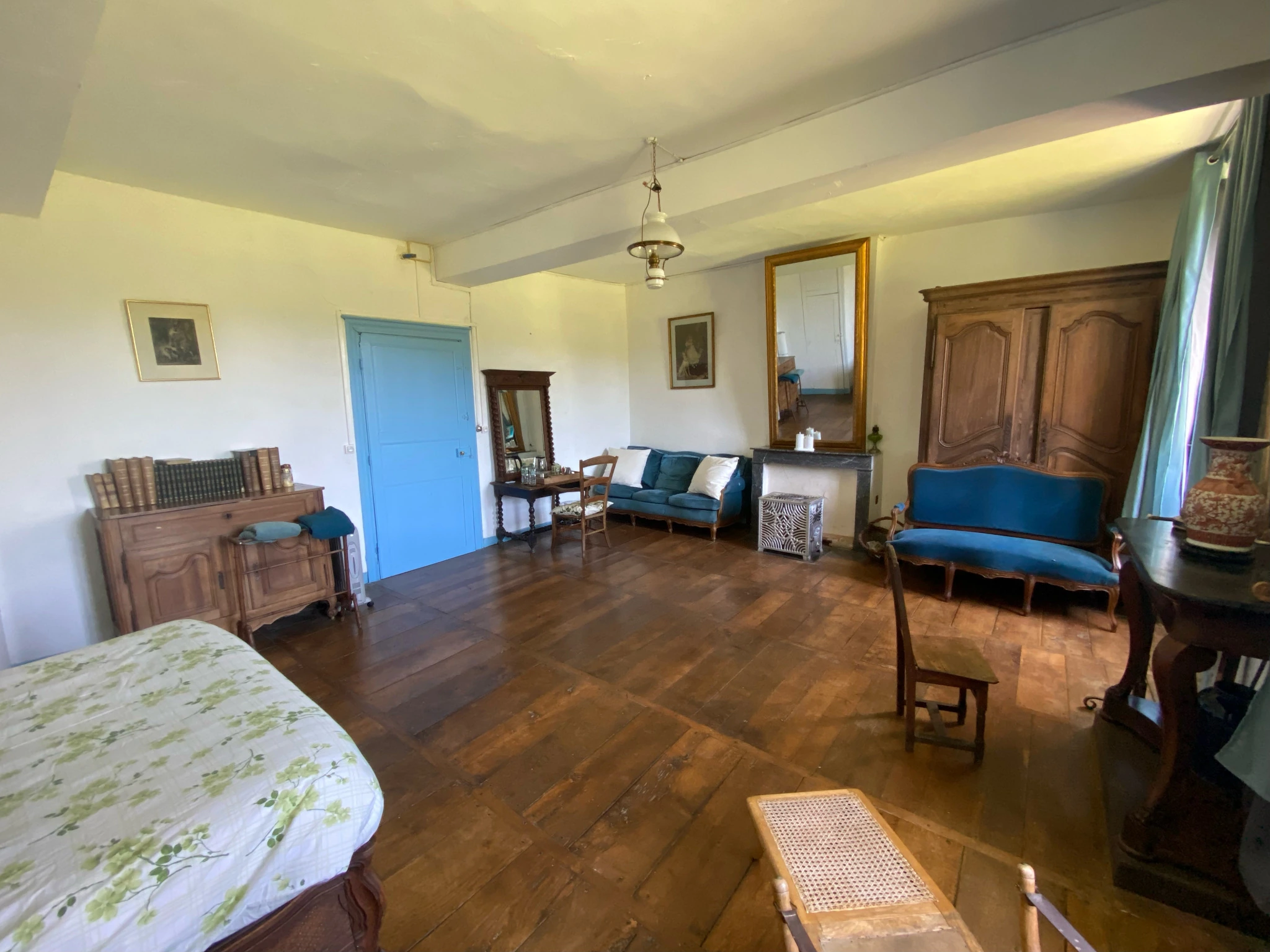 Chambre Lys, vue sur le mobilier