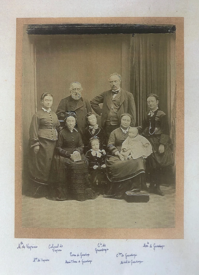 Photographie familiale des Ajasson de Grandsagne et des Veyrière, vers 1875-1876
